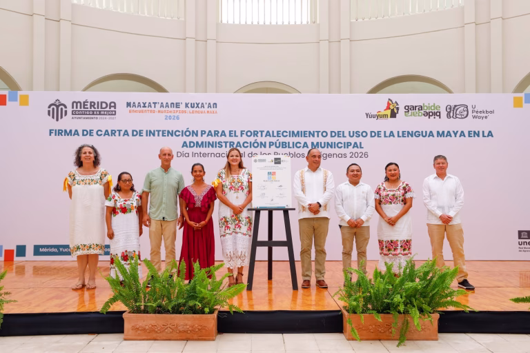 Autoridades municipales firman acuerdo para preservar la lengua maya en Mérida