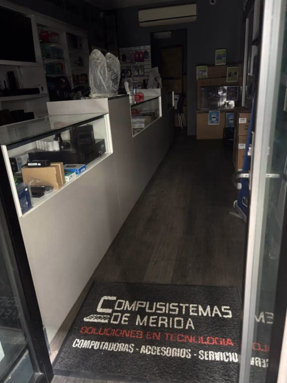 Comerciantes del Centro de Mérida sufren segundo día sin luz
