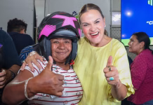 Cecilia Patrón entrega cascos certificados a repartidores