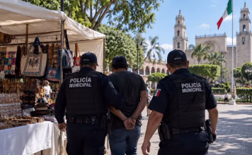 Detienen a vendedor por agredir a funcionario municipal en Mérida