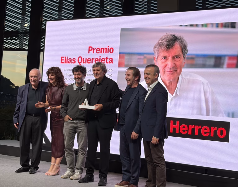 Gerardo Herrero recibe Premio Elías Querejeta en San Sebastián