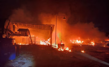 Incendio consume bodega en la carretera Valladolid-Ticuch