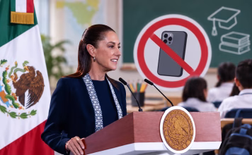 Celulares quedarán restringidos en escuelas de México desde noviembre