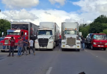 Transportistas denuncian extorsiones y advierten posible bloqueo en la Mérida-Campeche Transportistas denuncian extorsiones y advierten posible bloqueo en la Mérida-Campeche