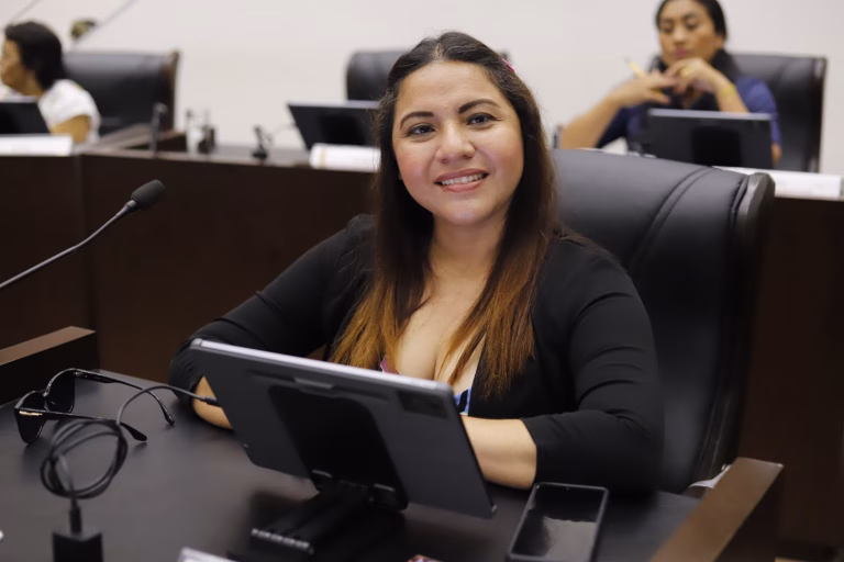 Tres diputadas de Morena llegan al Congreso de Yucatán y cobrarán por sus curules