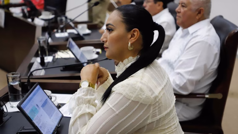 Tres diputadas de Morena llegan al Congreso de Yucatán y cobrarán por sus curules